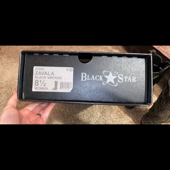 Women’s cowboy boots. - Picture 3 of 5